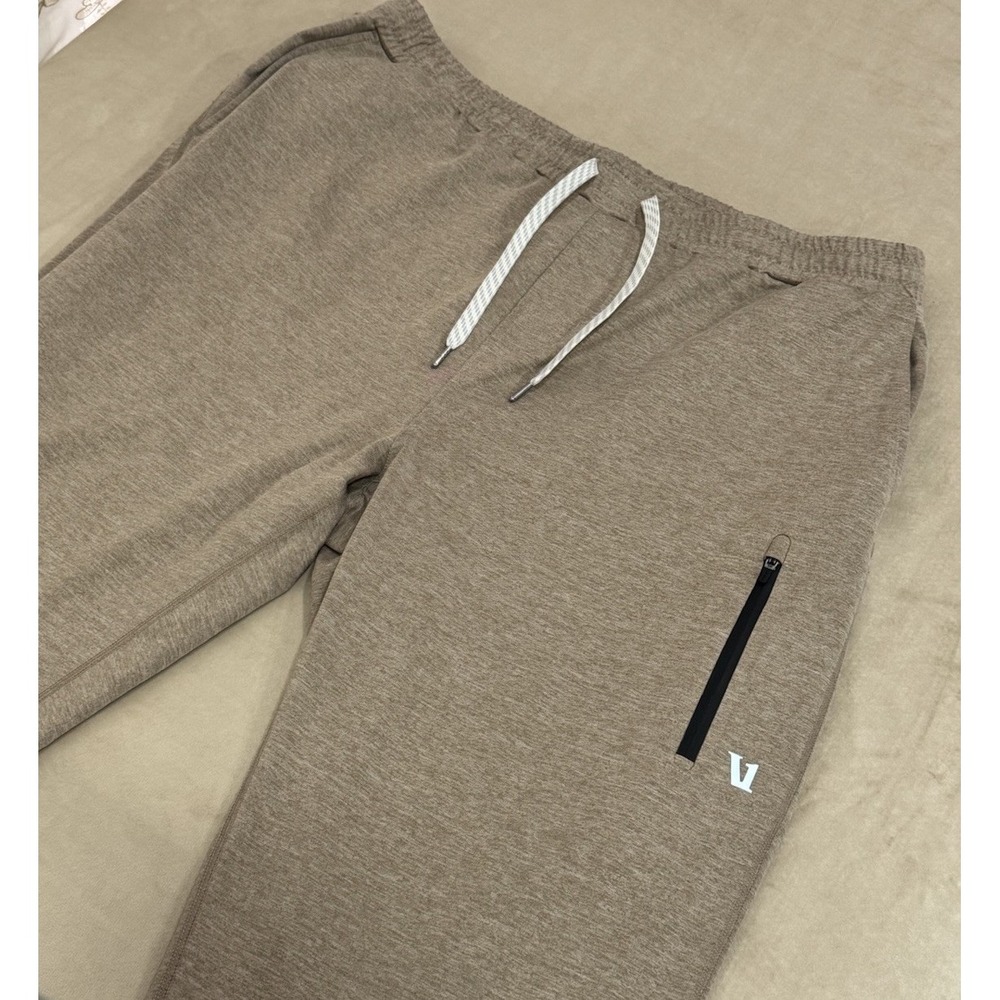 Vuori Sunday Performance Jogger Pants Size XL Beige Workout Stretch V416 NWOT
